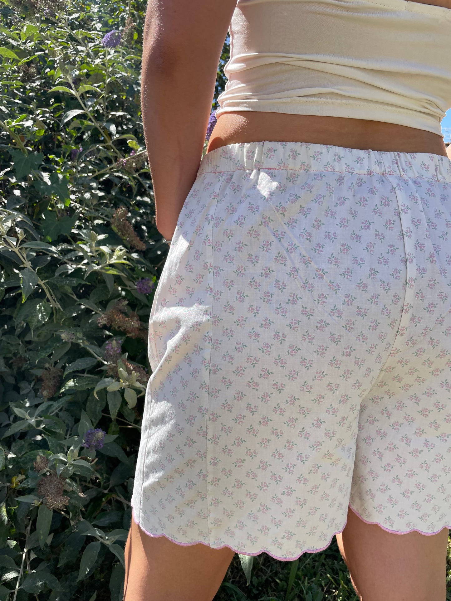 Short à fleurs