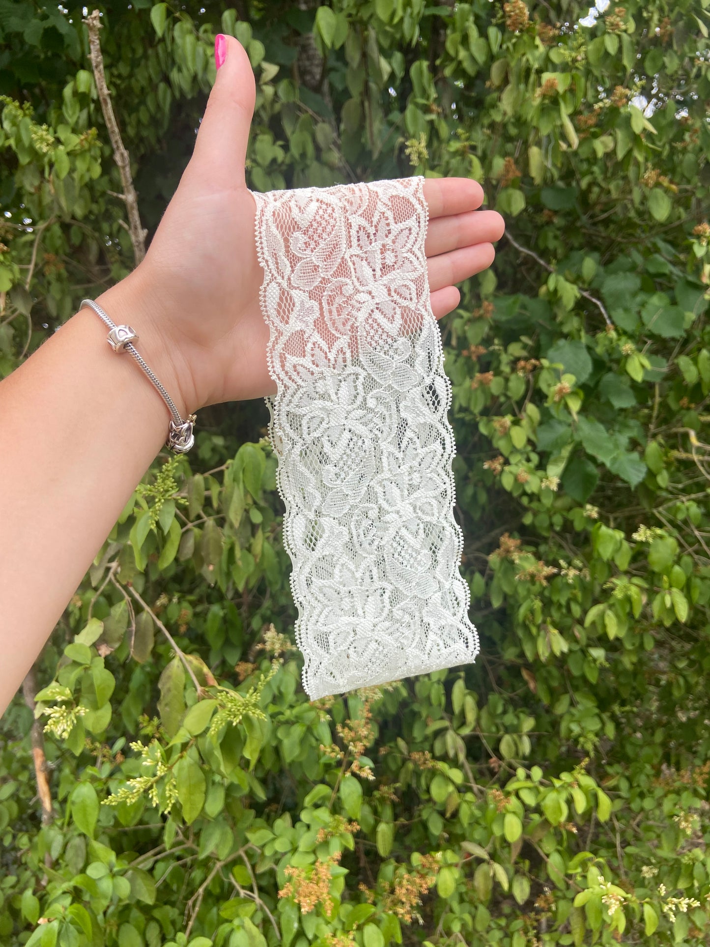Bandeau en dentelle blanche