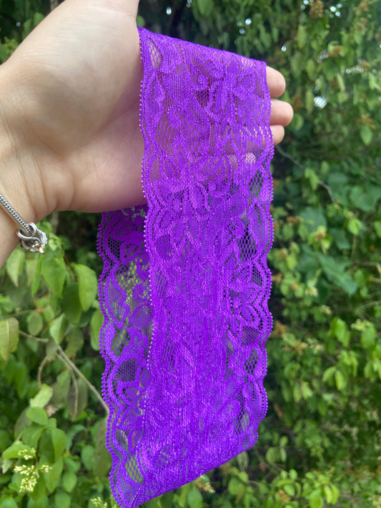 Bandeau en dentelle violette