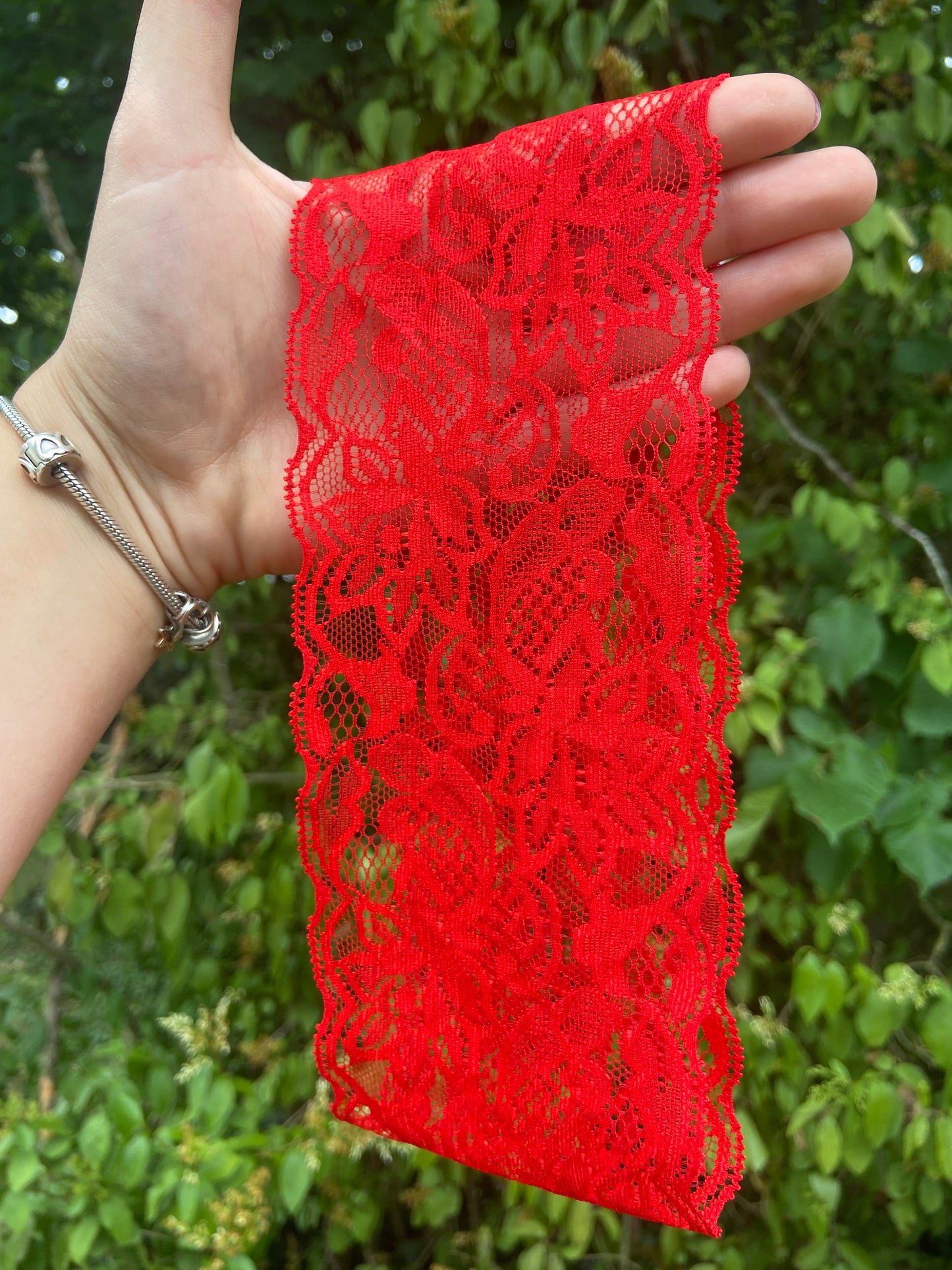 Bandeau en dentelle rouge