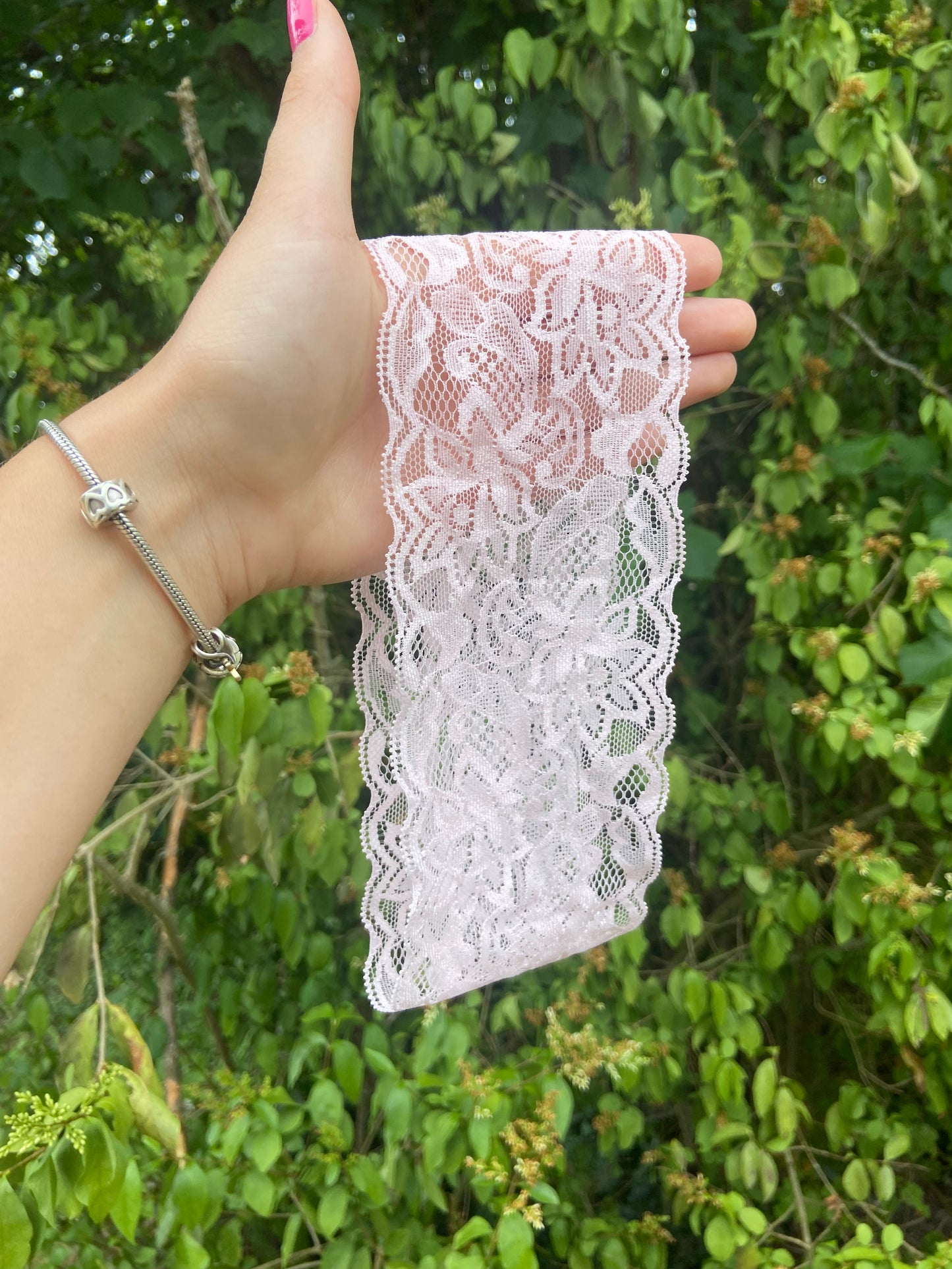 Bandeau en dentelle rose pâle