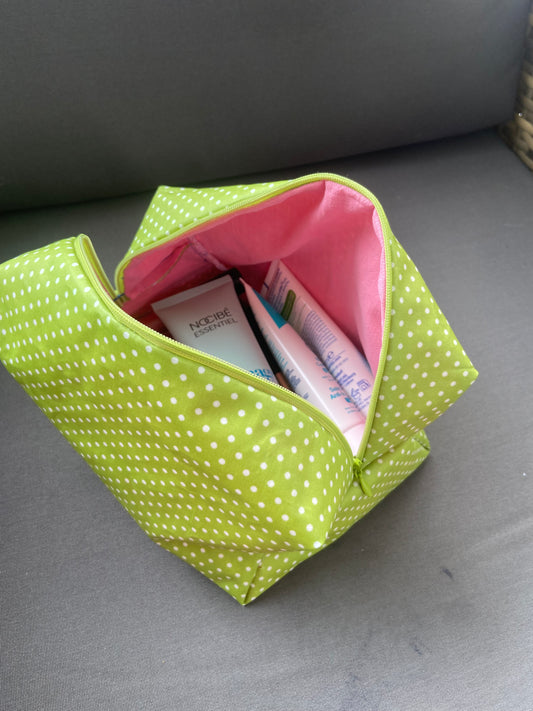 Trousse de voyage à pois