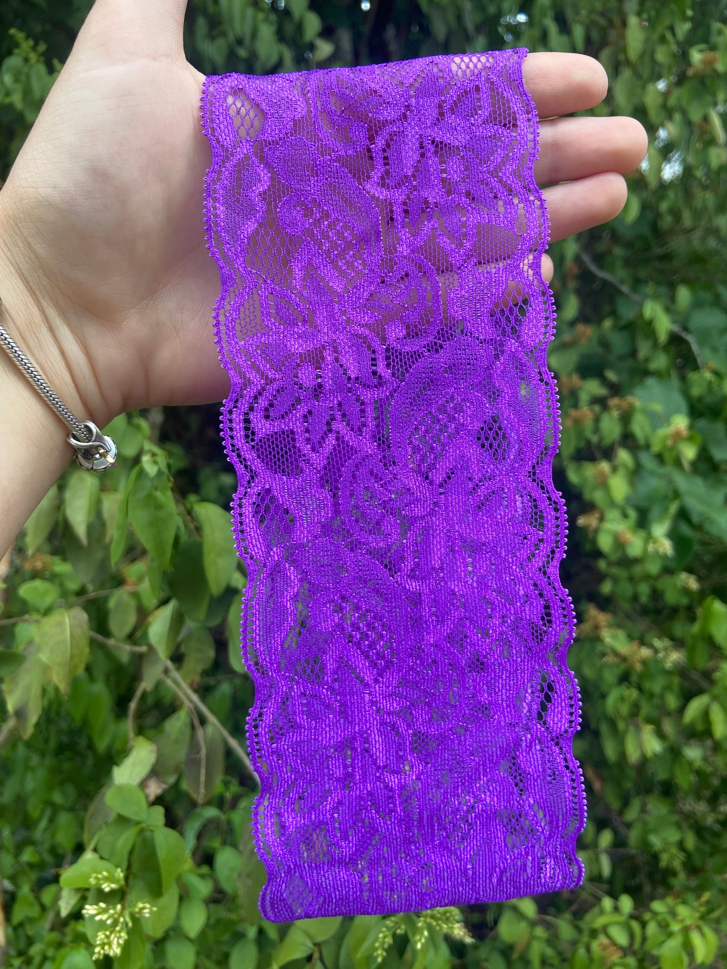 Bandeau en dentelle violette