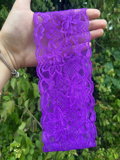 Bandeau en dentelle violette