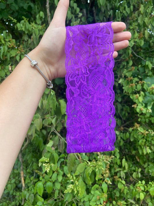 Bandeau en dentelle violette