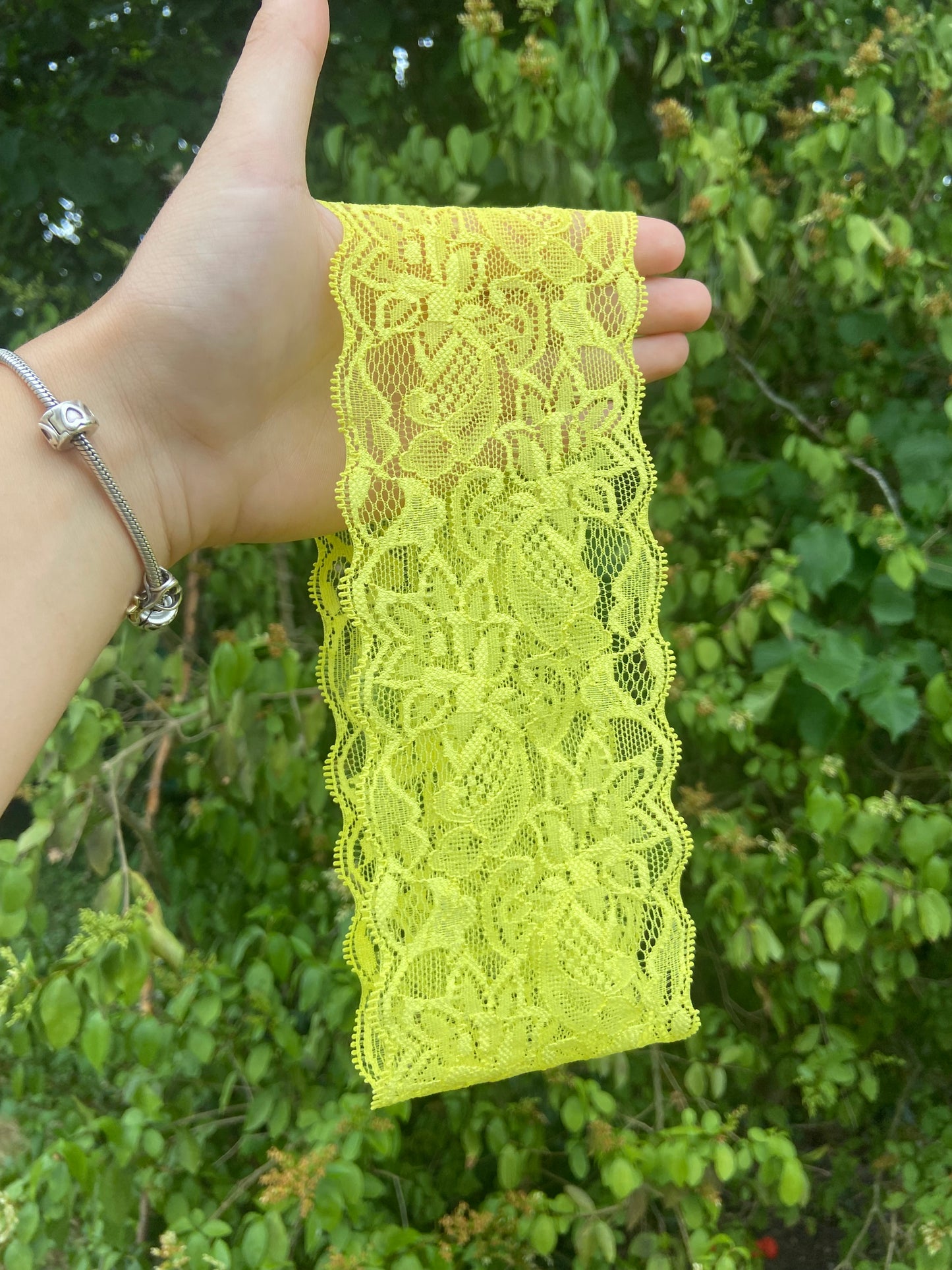 Bandeau en dentelle jaune