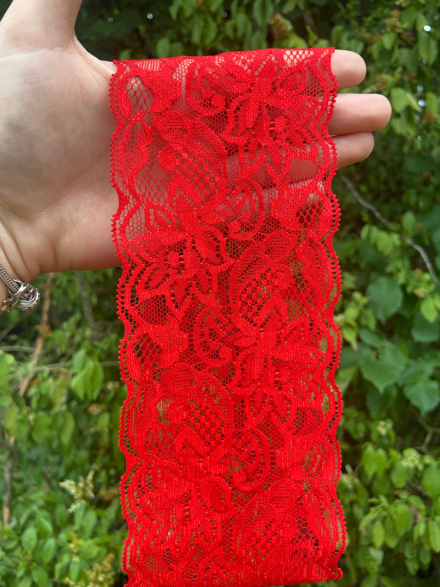 Bandeau en dentelle rouge