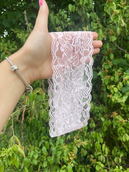 Bandeau en dentelle rose pâle