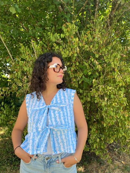 Blouse à pois bleus