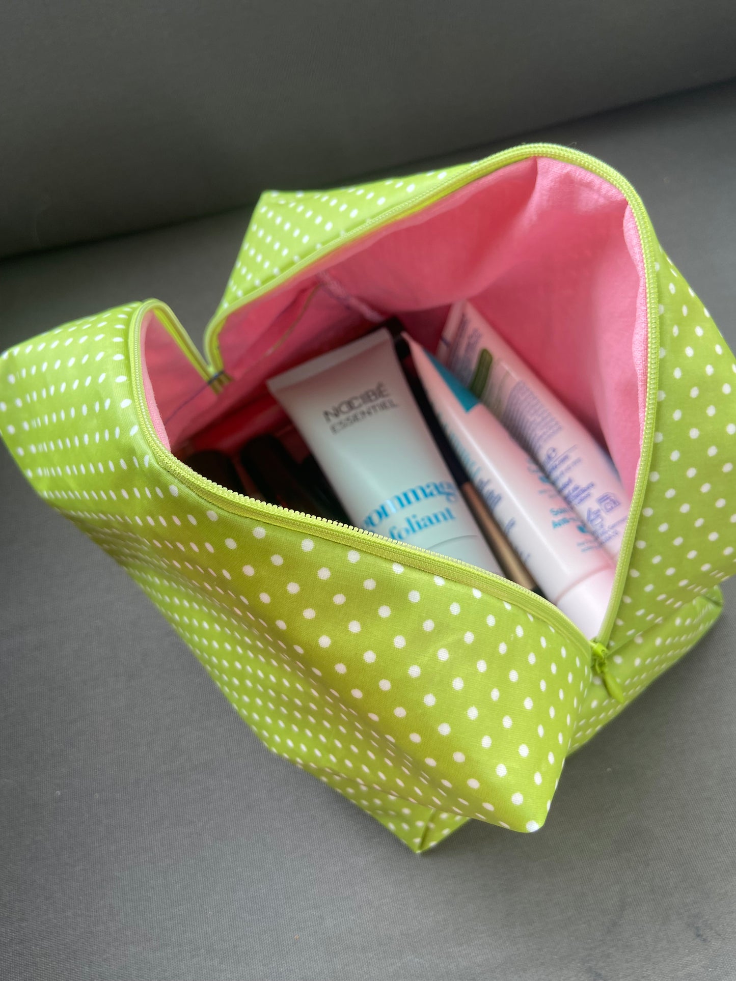 Trousse de voyage à pois